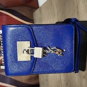 DKNY Elissa North-South crossbody bag in blue leather w-silver hardware. Nwot